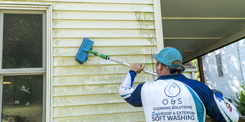 Low-Pressure Power Washer in Lawrence, Kansas